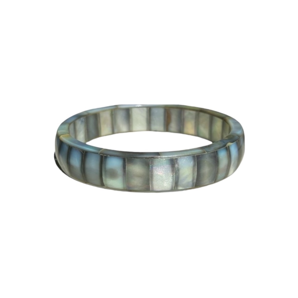 ✧ Mother of pearl bangle